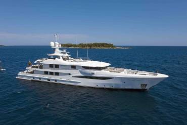 Refit before and after: 54m Amels yacht Spirit