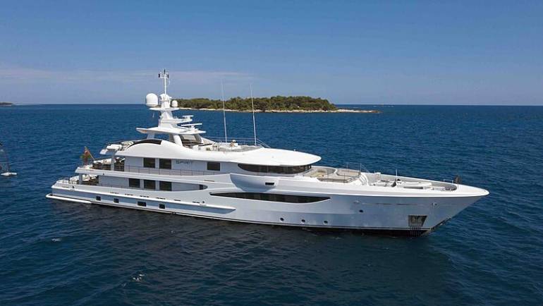 Refit before and after: 54m Amels yacht Spirit
